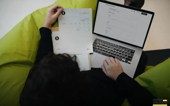 How to Set Realistic Financial Goals and Track Your Success